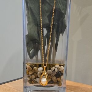 Vintage Avon Elegant Gold Necklace with Pearl Pendant
